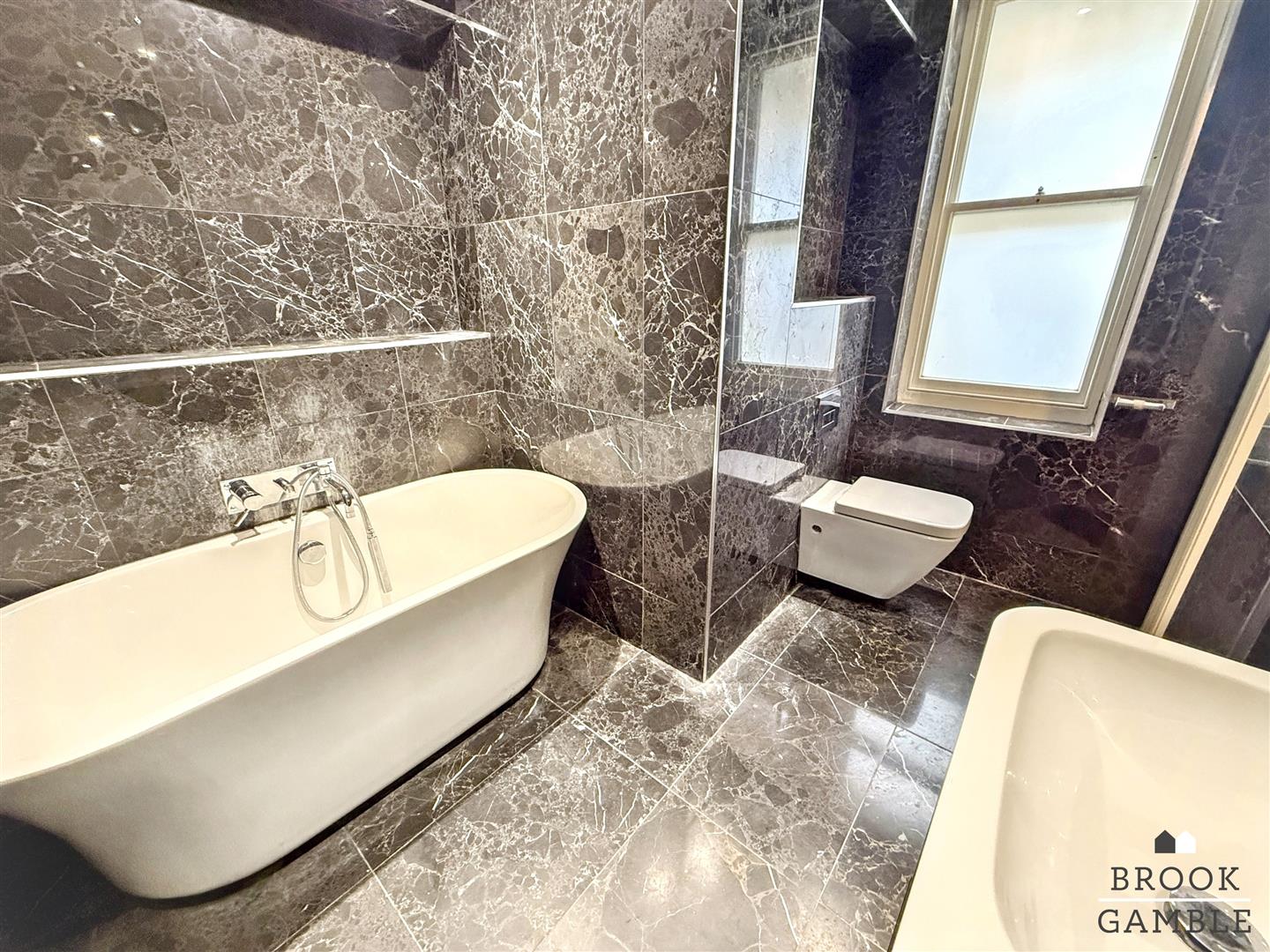 2 Bedroom Apartment. 13 Granville Road in Eastbourne,  10